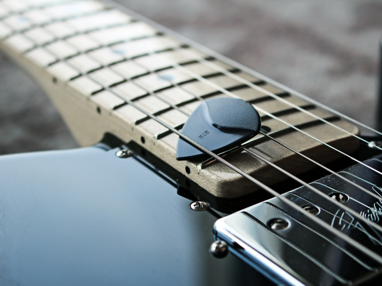 Guitar Picks Explained: Shapes, Materials & Thickness